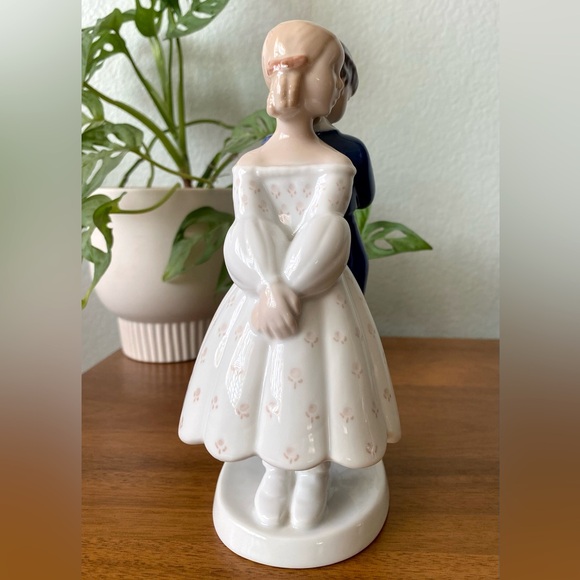 Bing & Grondahl Danish Boy & Girl Porcelain Figurine by Claire Weiss 1970s B&G - Picture 4 of 10